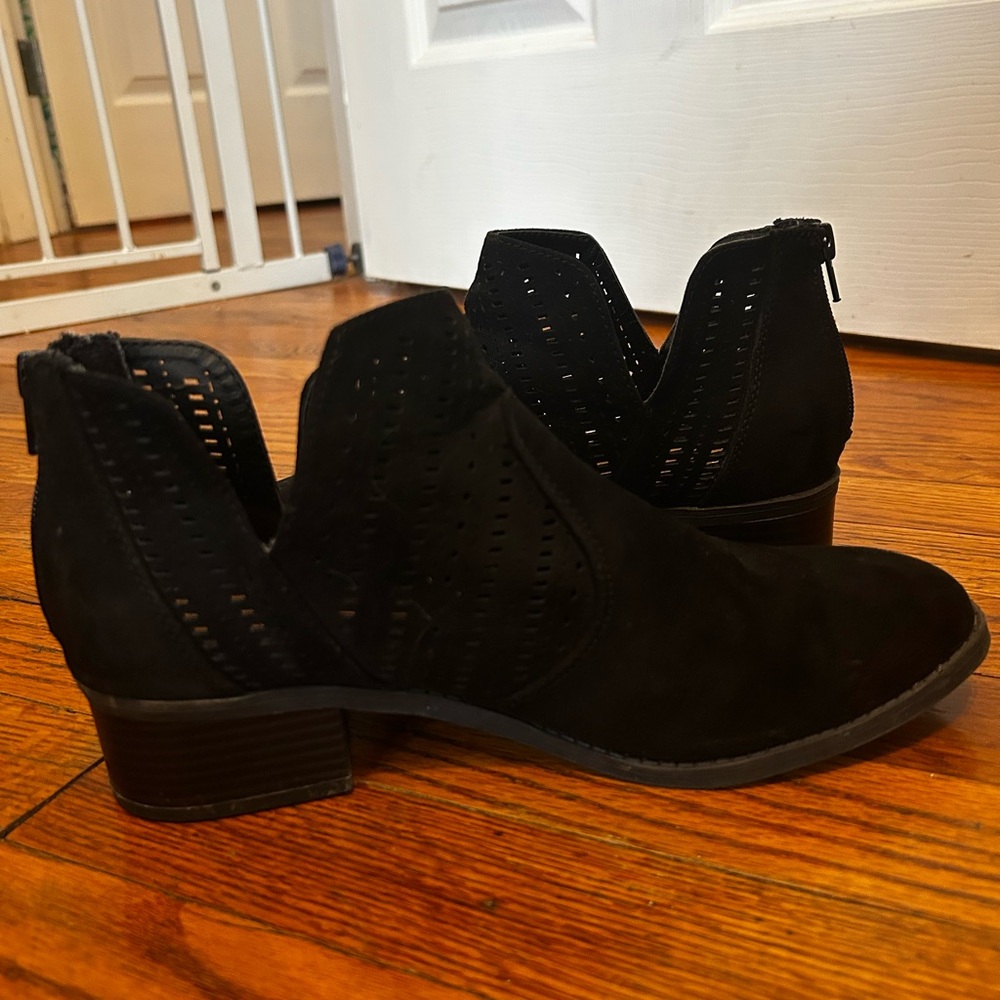 Black Ankle Boots SZ 9 (true size 8.5)